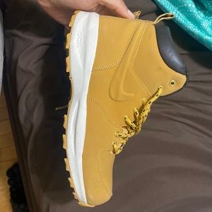 NIKE ACG BOOTS
